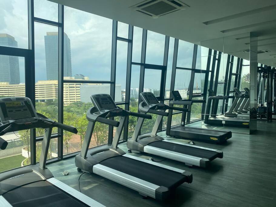 S01 Midvalley Mosaic Southkey 2br High Floor *